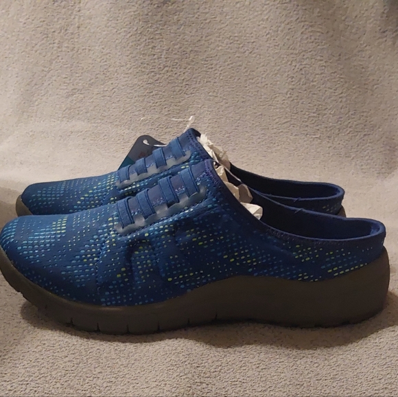 BareTrap Memory Foam Sneakers - Picture 3 of 5
